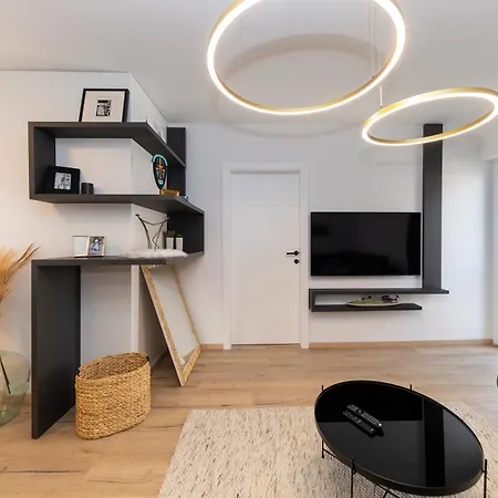 Dispetto In Old Appartement *