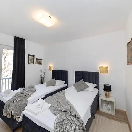 Dispetto In Old Appartement *