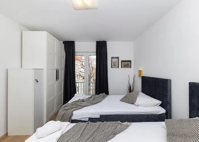 Dispetto In Old Apartment *