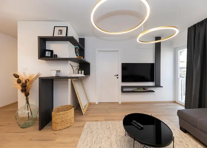 Dispetto In Old Apartment *