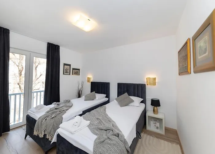 Dispetto In Old Apartment *